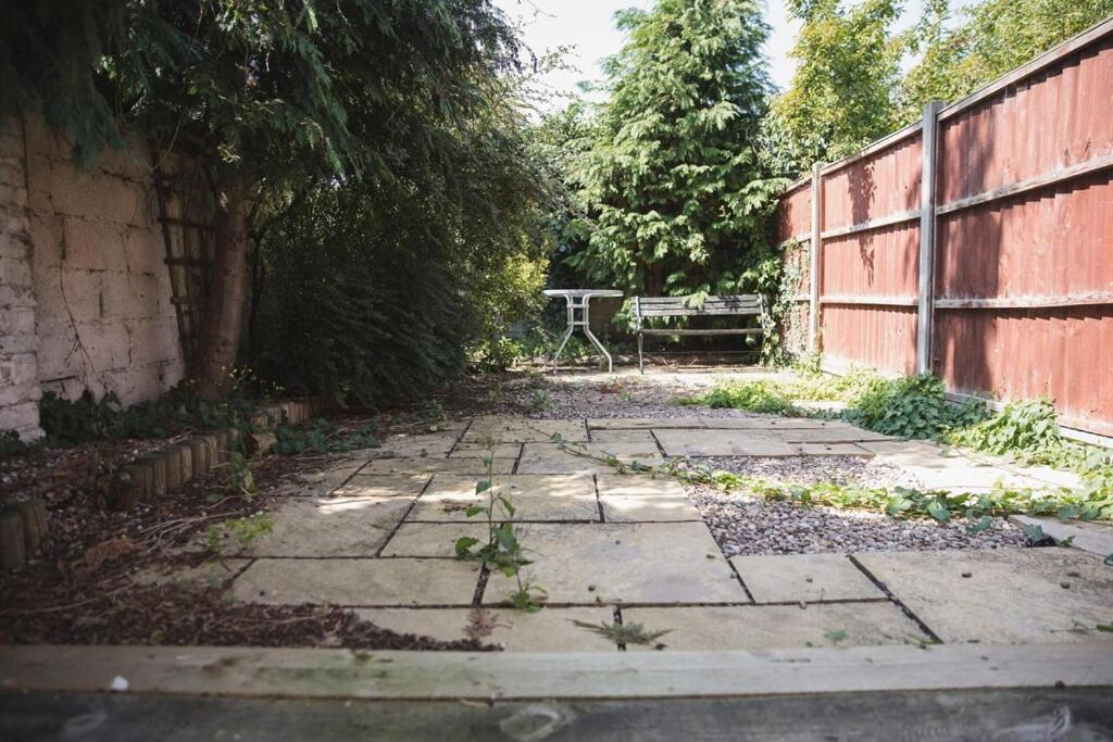 Riverside Park House Villa Leicester Exterior photo